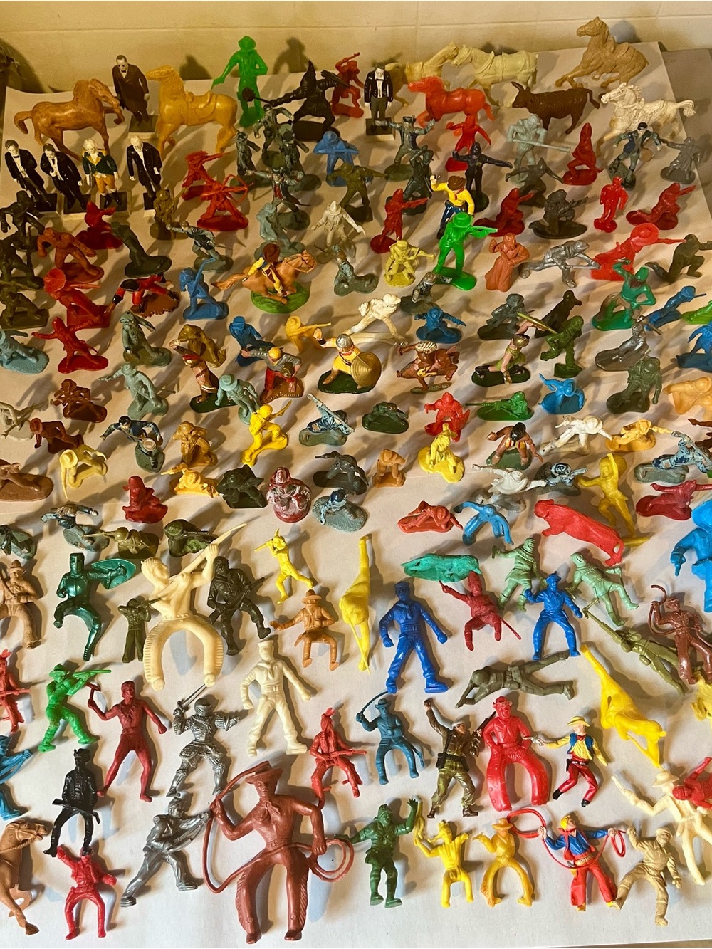 Vintage Plastic Army Men Cowboys Indians Horses Warriors Huge Lot 178 PCs